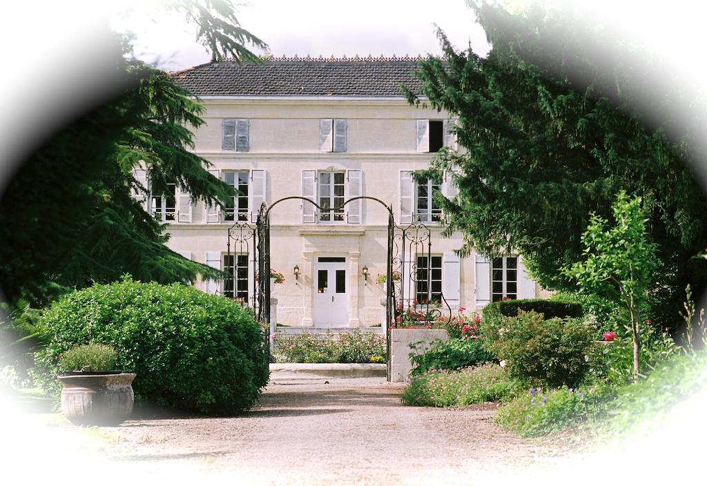 Chateau De Mesnac Esterno foto